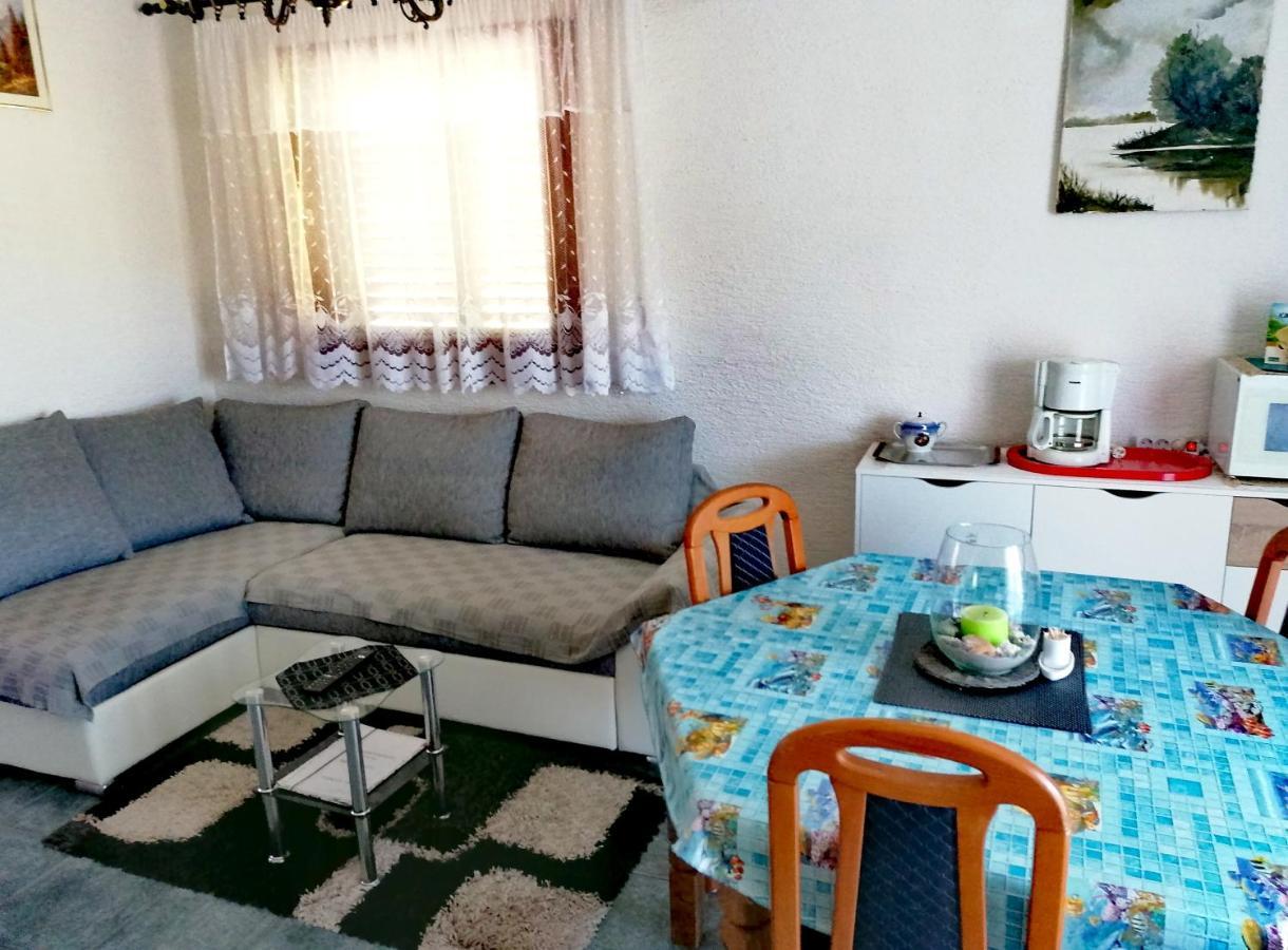 Apartman Canaki Splitska Exterior foto