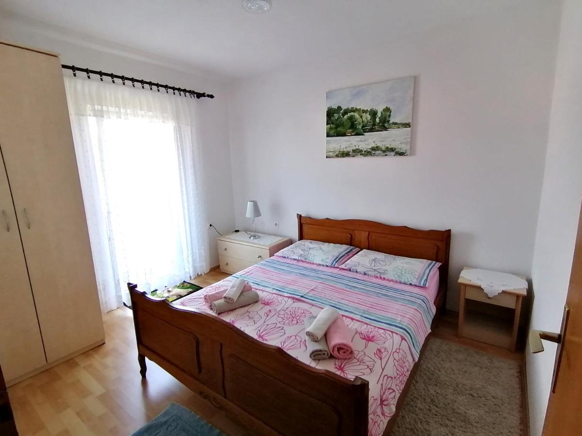 Apartman Canaki Splitska Exterior foto